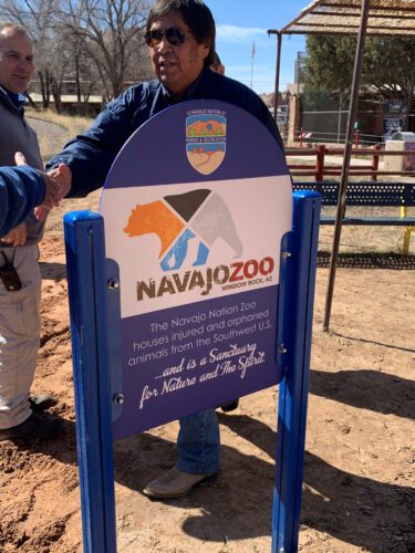 navajo zoo sign